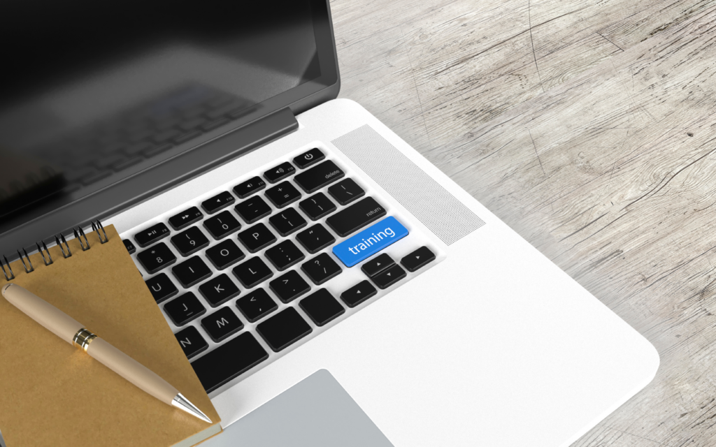 Laptop z przyciskiem training
